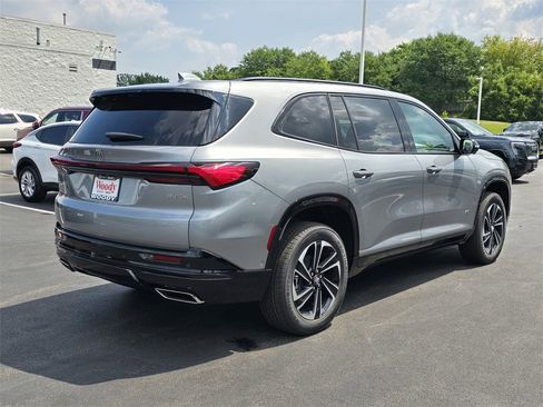 New 2026 Buick Enclave Sport Touring w/ Super Cruise Package image 8