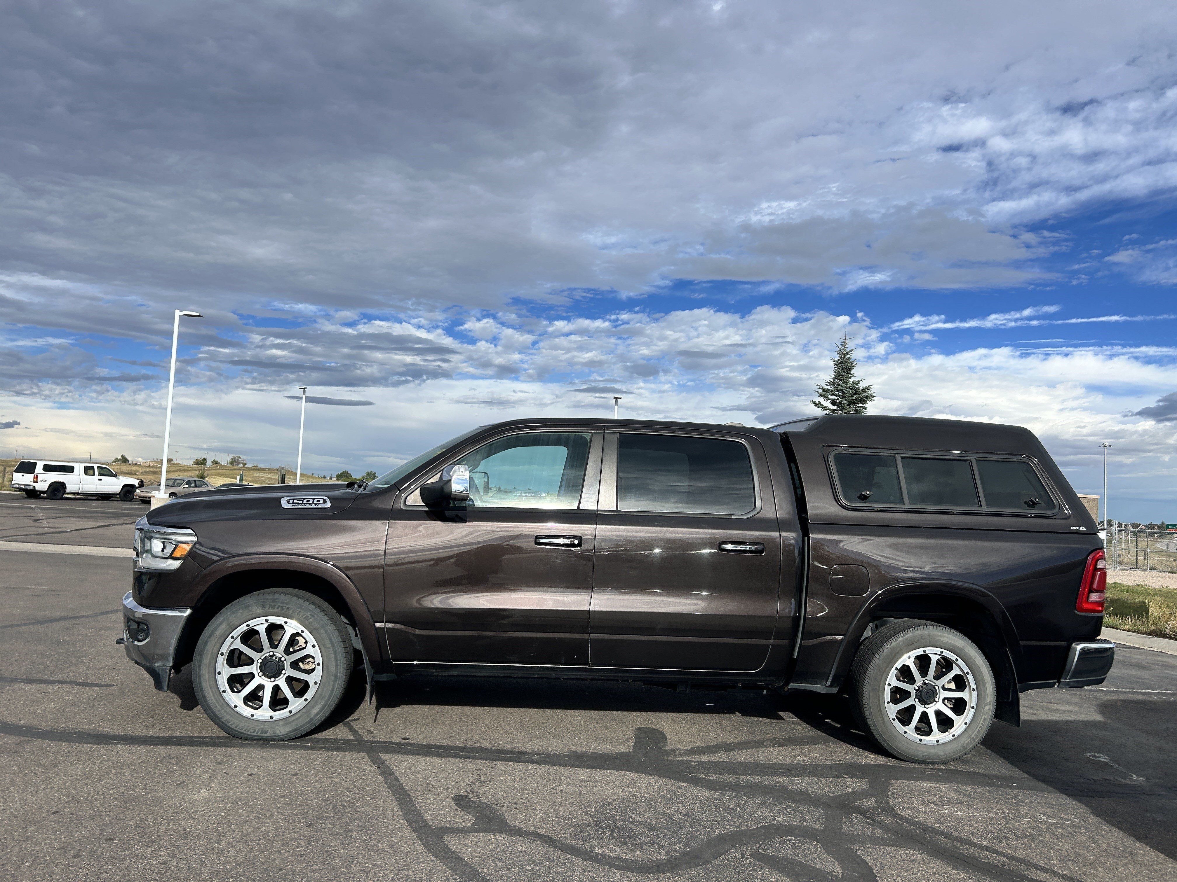 Used 2019 RAM 1500 Laramie AWD/4WD image 2