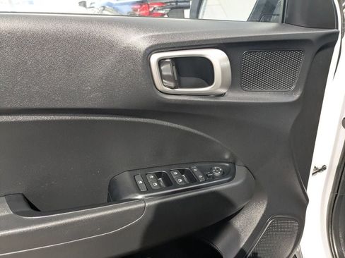 Used 2025 Hyundai Venue SEL FWD image 14