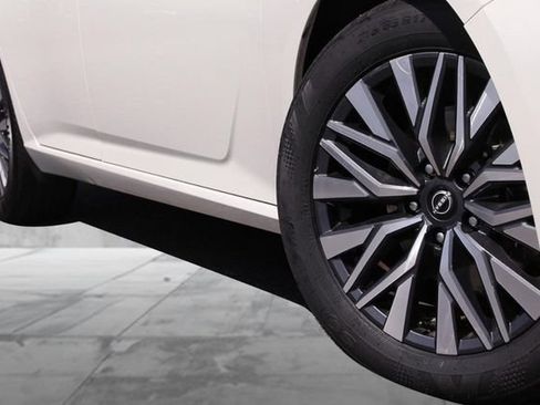 Certified 2025 Nissan Altima 2.5 SV FWD image 3