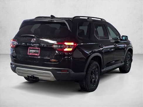 New 2025 Honda Pilot TrailSport image 2