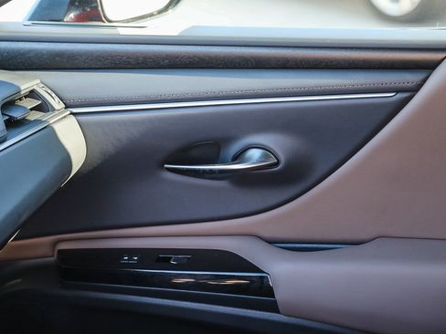 Used 2024 Lexus ES 300h w/ Premium Package FWD image 21