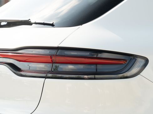 Used 2019 Porsche Macan AWD/4WD image 30
