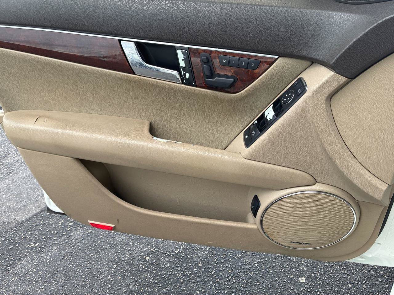 Used 2009 Mercedes-Benz C 300 Sedan image 15