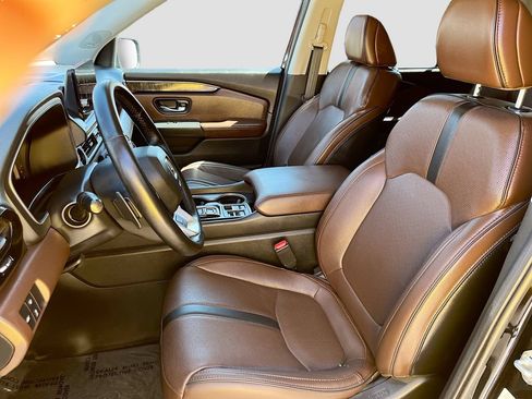 Used 2025 Honda Pilot Elite image 22
