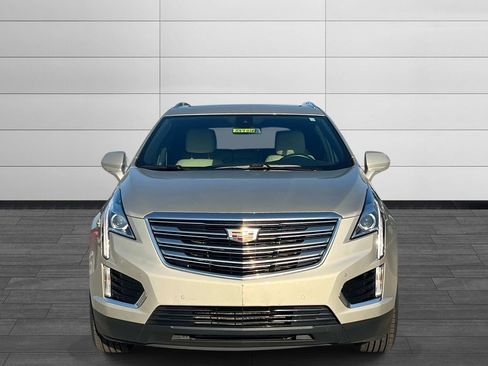 Used 2017 Cadillac XT5 Luxury w/ Driver Awareness Package FWD image 6