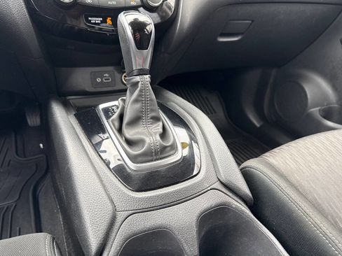 Used 2020 Nissan Rogue SV FWD image 17