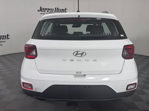 Used 2025 Hyundai Venue SEL FWD image 8