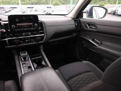 Used 2025 Nissan Pathfinder SV FWD image 29