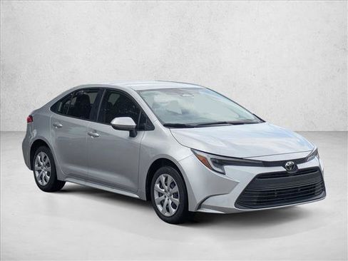 Used 2026 Toyota Corolla LE FWD image 3