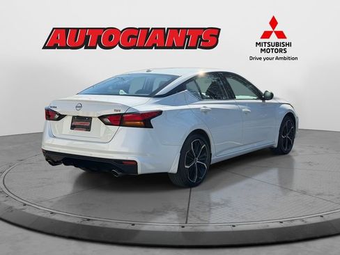 Used 2025 Nissan Altima 2.5 SR image 2