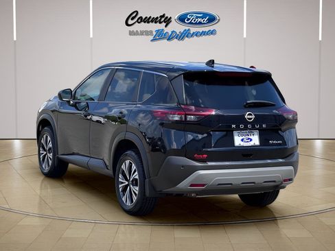 Used 2023 Nissan Rogue SV image 8