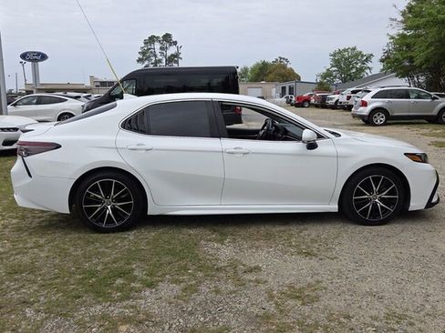 Used 2023 Toyota Camry SE image 14