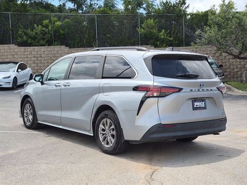 Used 2021 Toyota Sienna XLE FWD image 7