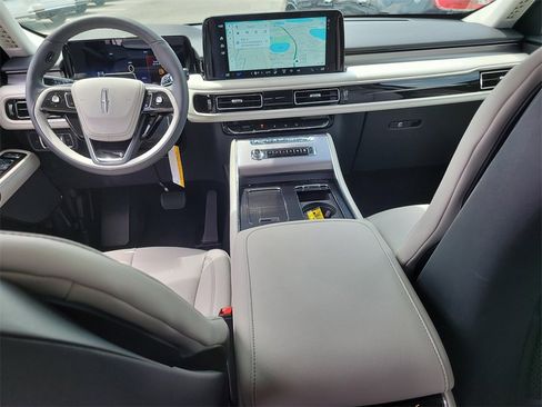 New 2025 Lincoln Aviator Premiere image 13