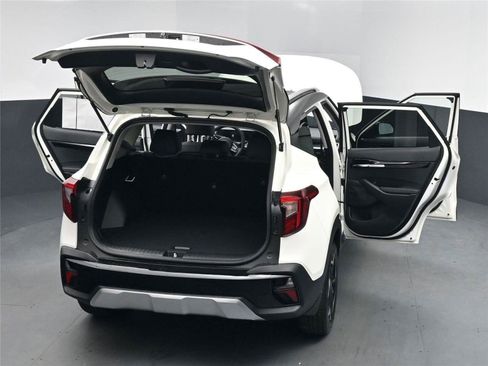 New 2026 Kia Seltos S image 32