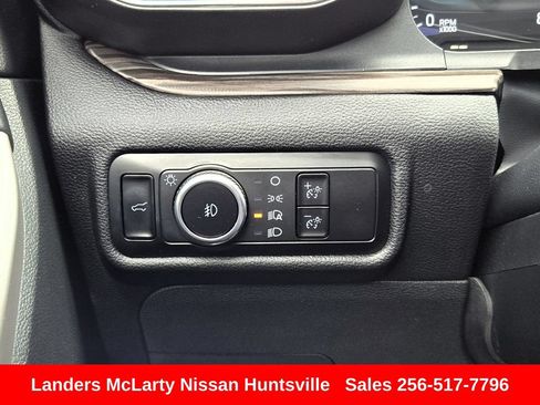 Used 2024 Ford Explorer Limited w/ Limited Technology Package RWD image 31