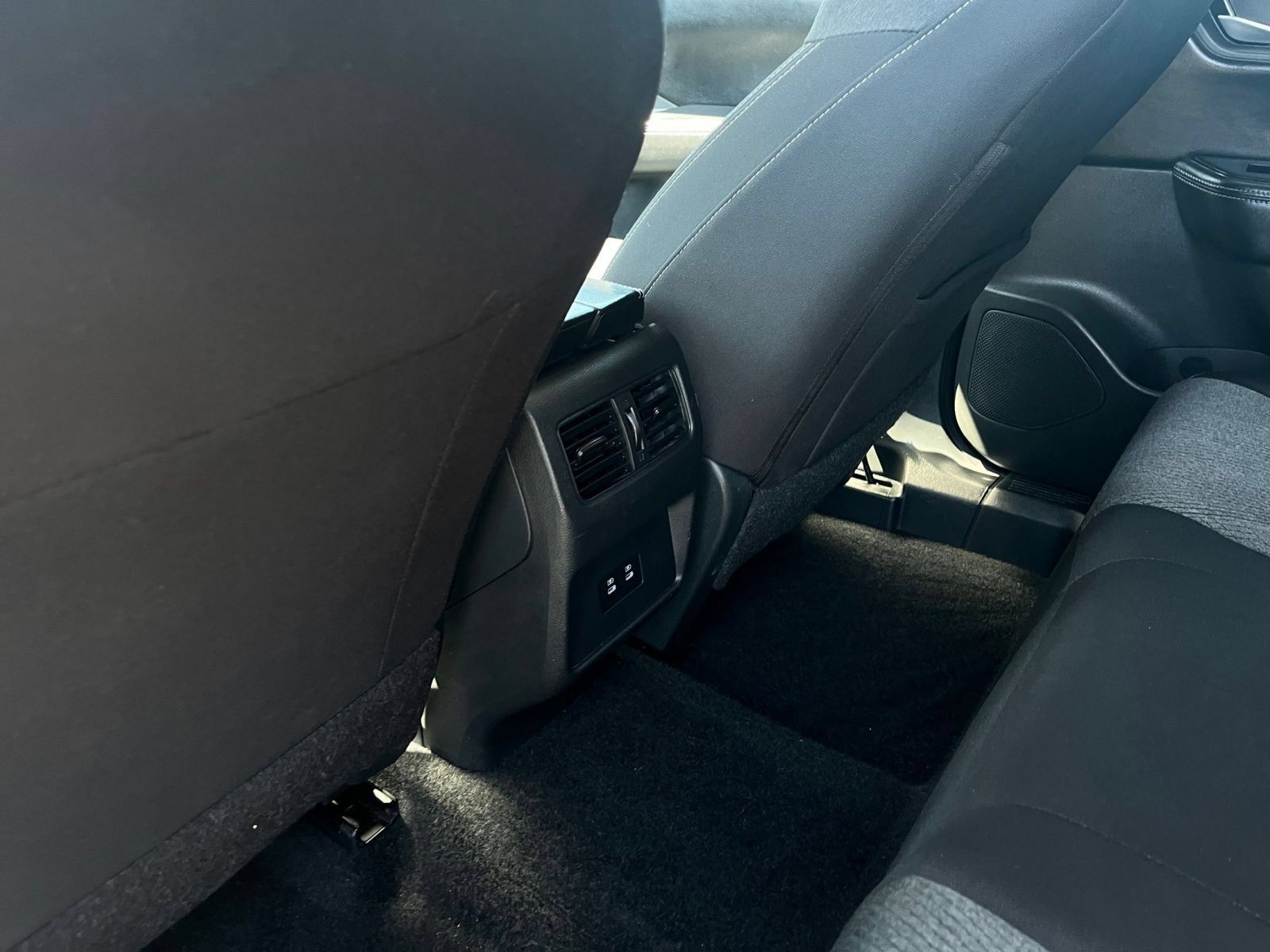 Used 2025 Nissan Rogue SV FWD image 24