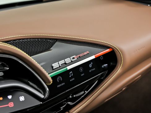 Used 2024 Ferrari SF90 Spider image 41