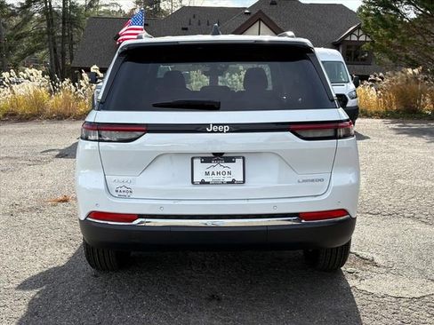 New 2025 Jeep Grand Cherokee Laredo X w/ Luxury Tech Group I image 4