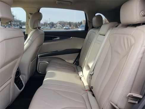 Used 2019 Lincoln Nautilus Select image 34
