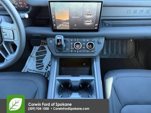 Used 2025 Land Rover Defender 110 X-Dynamic SE AWD/4WD image 29