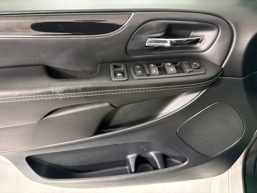 Used 2015 Dodge Grand Caravan SXT FWD image 10