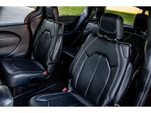 Used 2020 Chrysler Pacifica Touring-L w/ Advanced Safetytec Group image 17