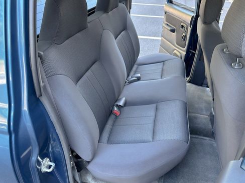 Used 2004 Nissan Frontier S/C image 28