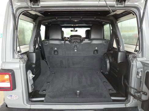 Used 2020 Jeep Wrangler Unlimited Sahara image 21
