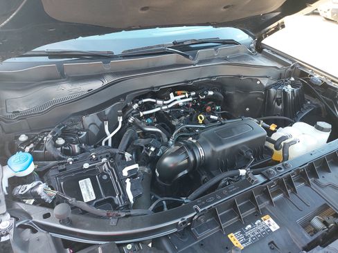Used 2023 Ford Explorer XLT image 32