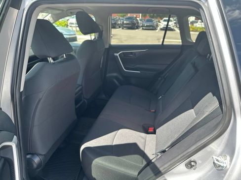 Used 2021 Toyota RAV4 LE AWD/4WD image 11