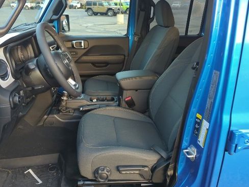 Used 2025 Jeep Wrangler Sahara w/ Safety Group image 5