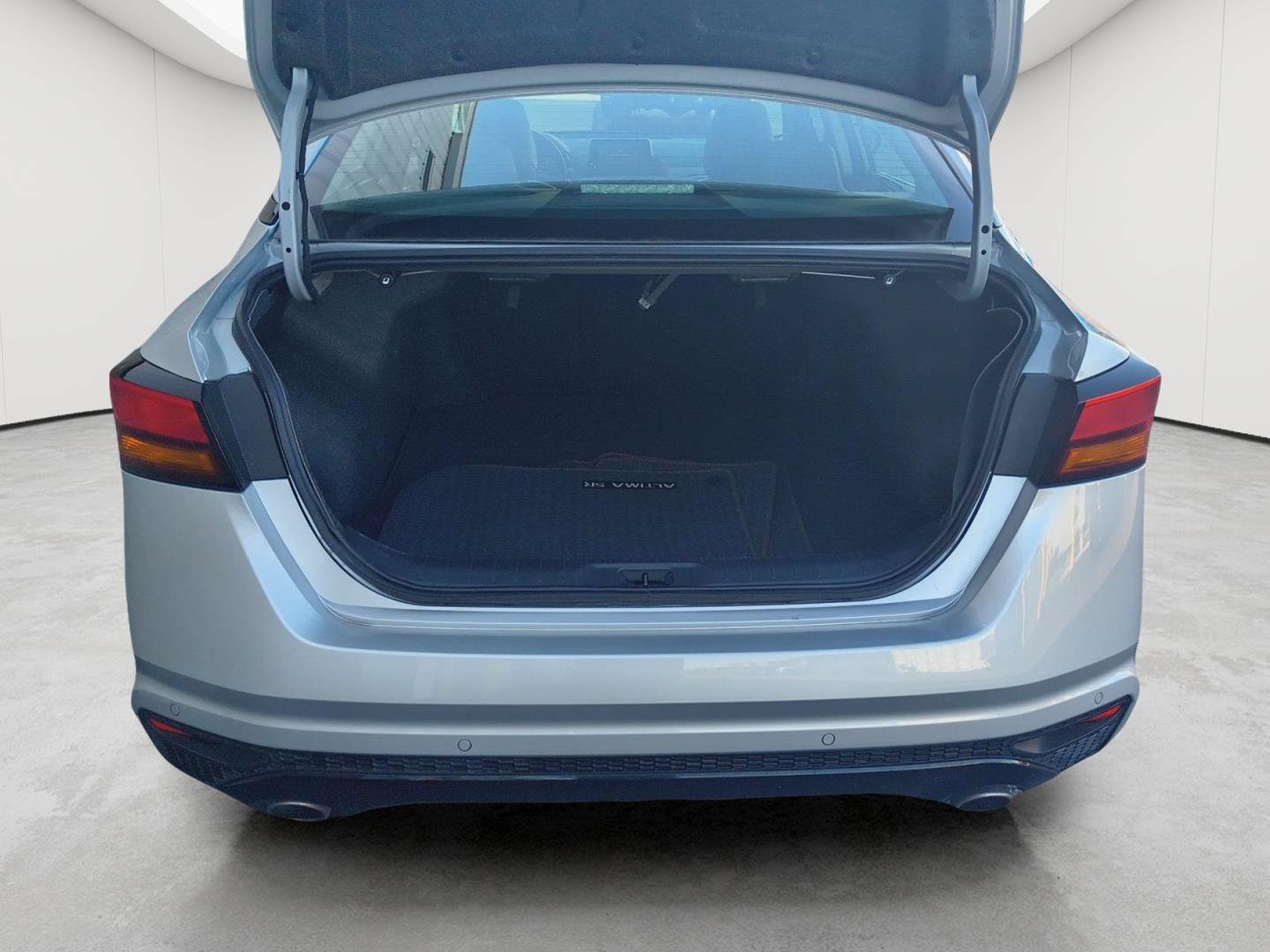 Used 2025 Nissan Altima 2.5 SR FWD image 30