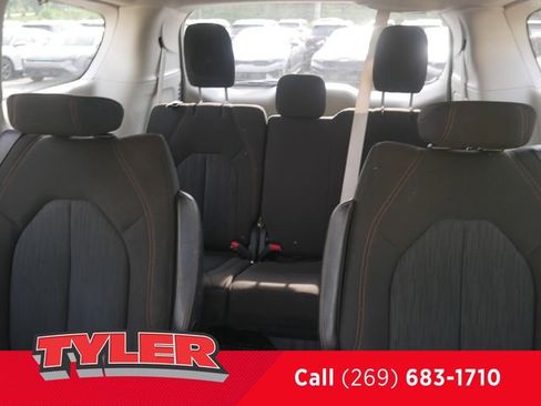Used 2020 Chrysler Pacifica Touring w/ Cold Weather Group FWD image 38
