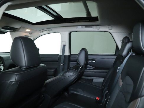 Certified 2024 Nissan Pathfinder Platinum w/ Cargo Package image 18