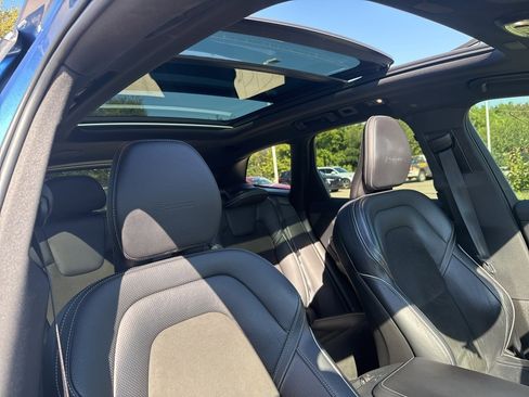Used 2019 Volvo XC60 T5 R-Design image 14