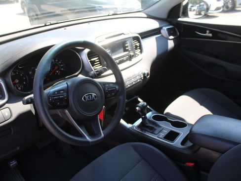 Used 2017 Kia Sorento LX FWD image 21