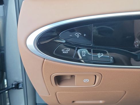 Certified 2026 Genesis GV70 2.5T Advanced image 15