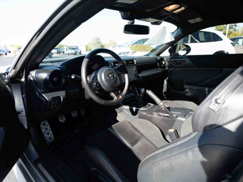 Used 2025 Toyota GR86 Premium image 8