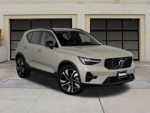 Used 2026 Volvo XC40 B5 Ultra w/ Climate Package image 34