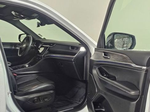 Used 2023 Jeep Grand Cherokee L Overland image 12