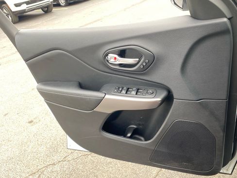 Used 2022 Jeep Cherokee Limited w/ Mopar Interior Package image 21