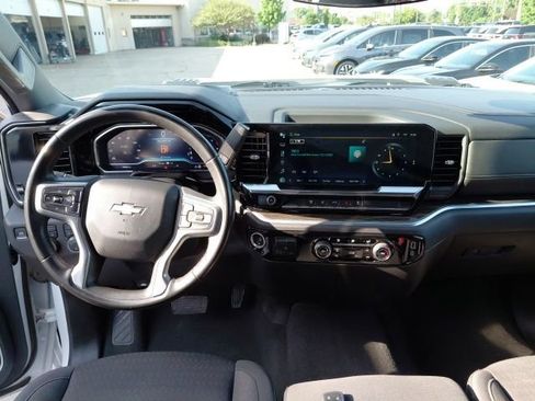 Used 2024 Chevrolet Silverado 2500 LT AWD/4WD image 25
