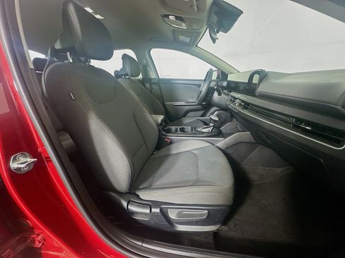 Used 2025 Kia K4 LXS image 32