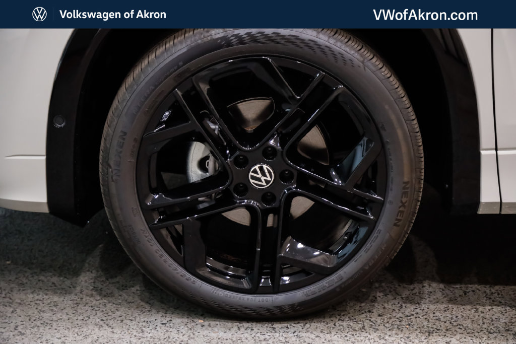 New 2026 Volkswagen Tiguan SE R-Line FWD image 7