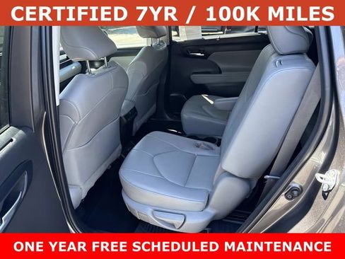 Used 2022 Toyota Highlander XLE AWD/4WD image 17