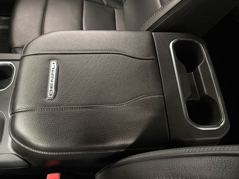 Used 2025 GMC Sierra 2500 Denali AWD/4WD image 19