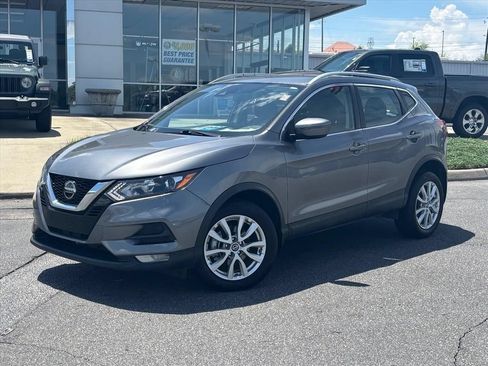 Used 2022 Nissan Rogue Sport SV FWD image 2