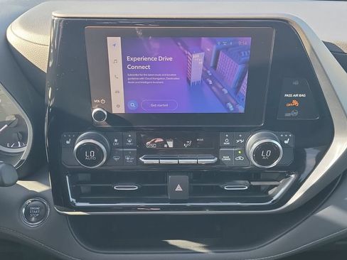 Used 2023 Toyota Highlander XLE FWD image 14